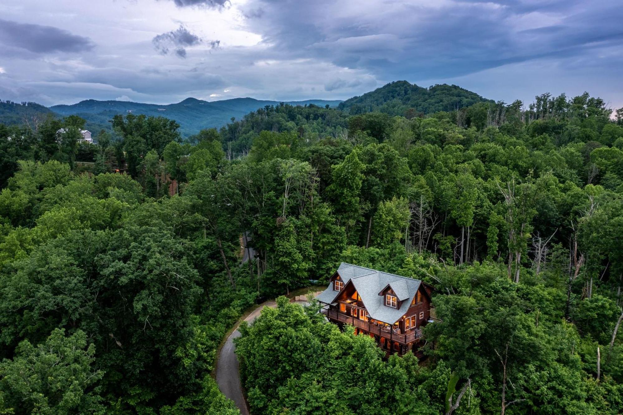 The Solstice - Amenities Galore Mountain Retreat Gatlinburg Exterior foto